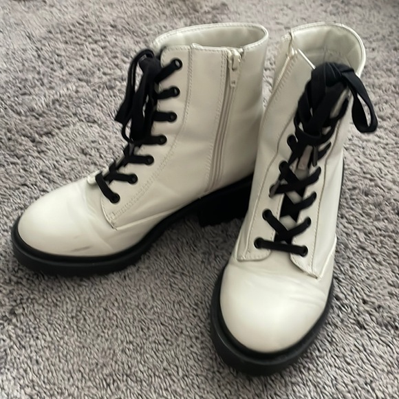 Universal Thread lace up heeled boot - Picture 2 of 8